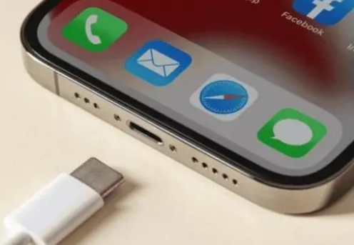 黑山苹果15维修分享iPhone15改USB-C接口后能和安卓用户互借充电器吗 